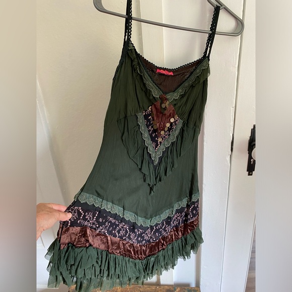 Satisfy Your Inner Show Girl! This cutest callback to a saloon singer outfit. - Picture 2 of 12